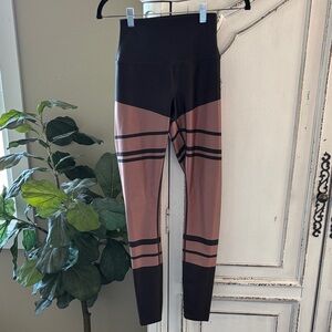 Alo Yoga Airlift Full Length Leggings in a Black & rosewater striped colorway Sm